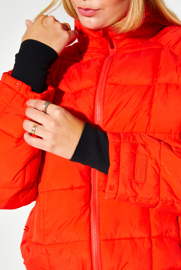 Woman Wearing Spritz Nellie Packable Puffer