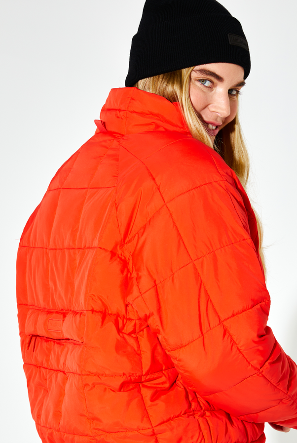 Woman Wearing Spritz Nellie Packable Puffer